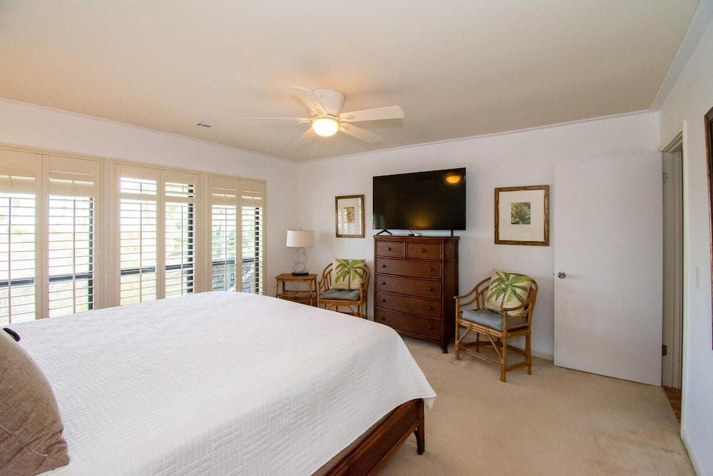 Lovely Townhome w/ Outdoor Decks, Golf Course & Ocean Views and More!