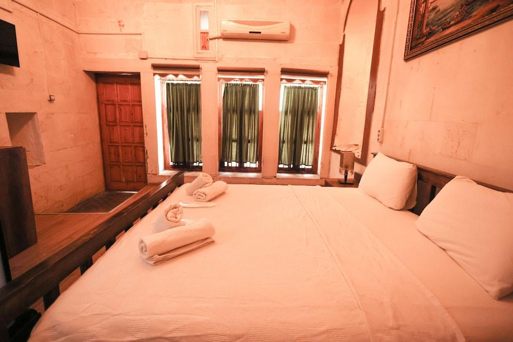 Serif Pasa Konaklari