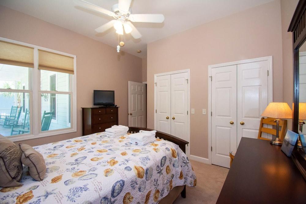 Lovely Canal Front Home w/ Dock