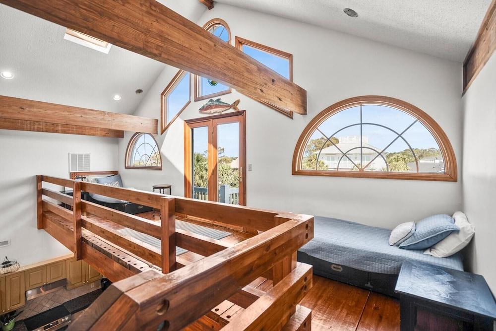 2-story 5 Bed, 5.5 Bath Oceanfront Home Sleeps 18, 4-seat Golf Cart is Included