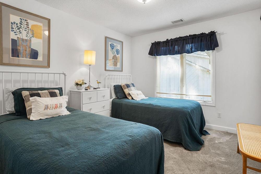 875 Salt Cedar Ln-laguna