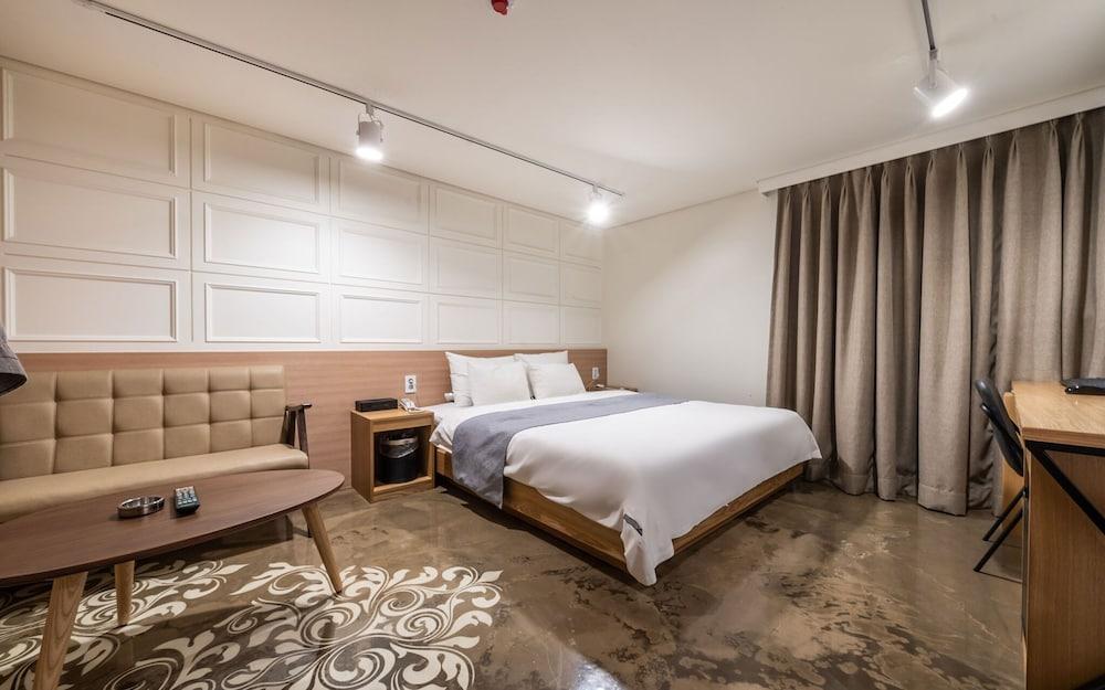 Uijeongbu XYM Premium Hotel