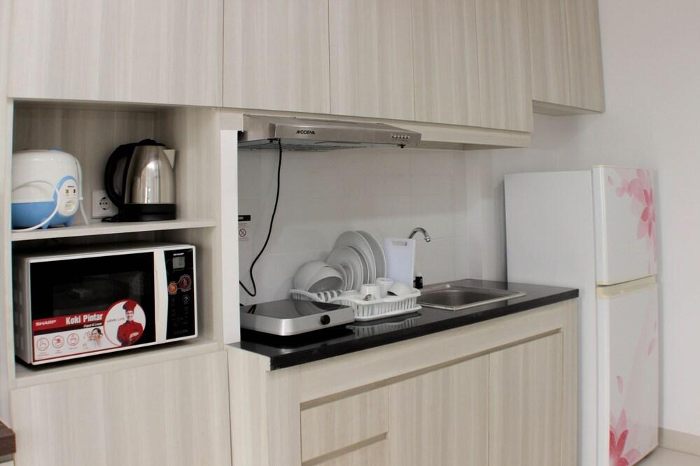 Comfy And Spacious Studio Azalea Suites Apartment