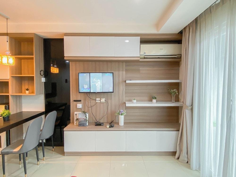 Comfort Studio At Sky Terrace Apartment