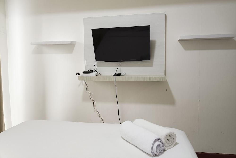 Homey And Tidy Studio Apartment At Vida View Makassar