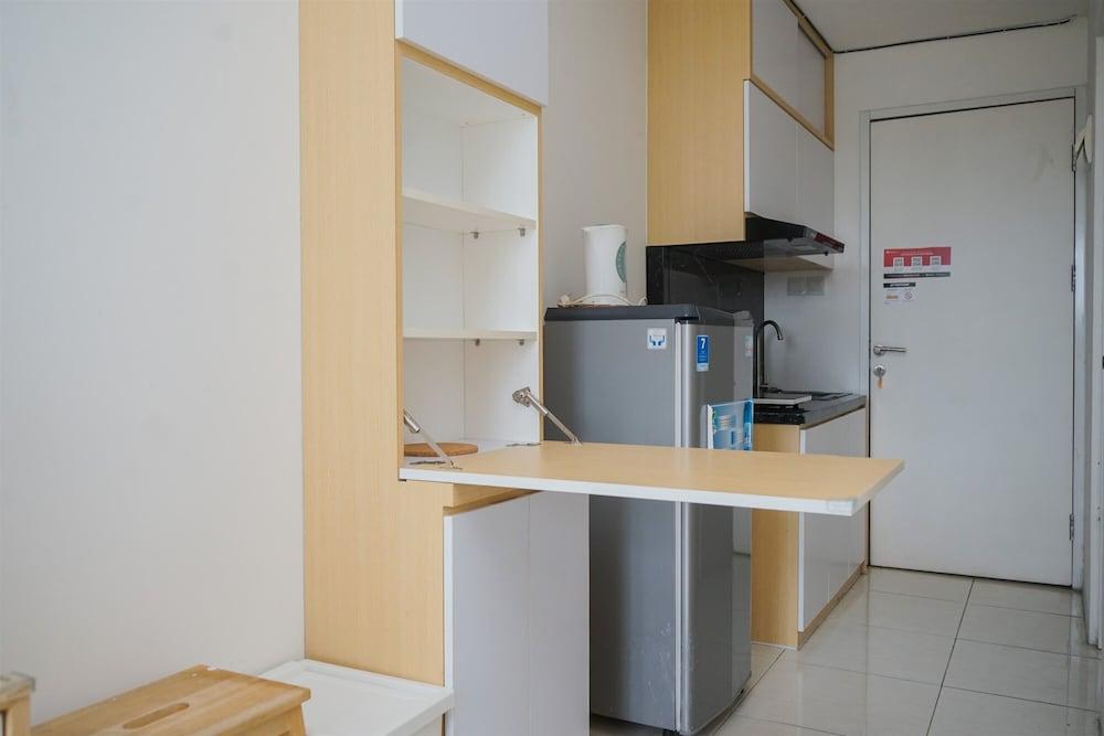 Fancy And Nice Studio At Skylounge Tamansari Apartment