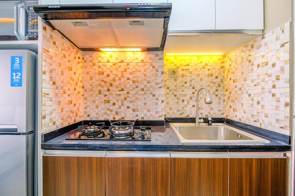 Comfortable And Modern Studio Transpark Cibubur Apartment