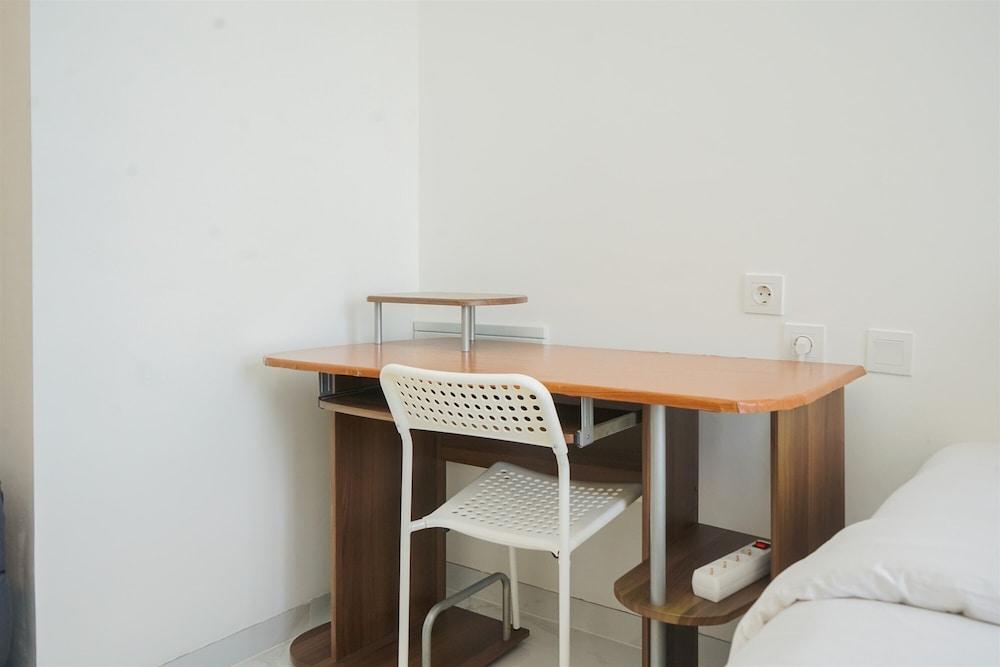 Modern Look Studio At Sky House Bsd Apartment