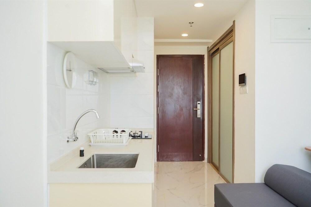 Modern Look Studio At Sky House Bsd Apartment