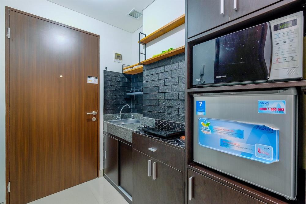 Fancy And Nice Studio At Transpark Cibubur Apartment