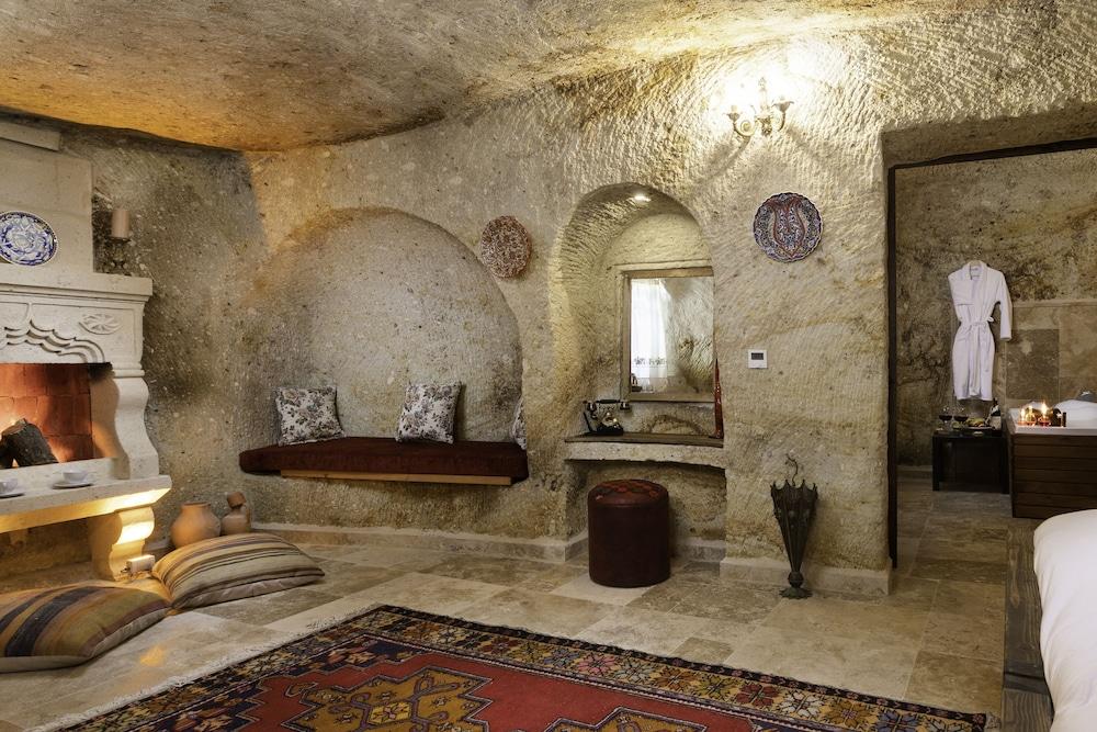 Kayata Cave Suites