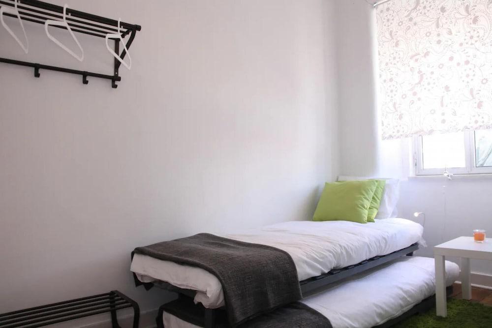 Parlamaint River View II