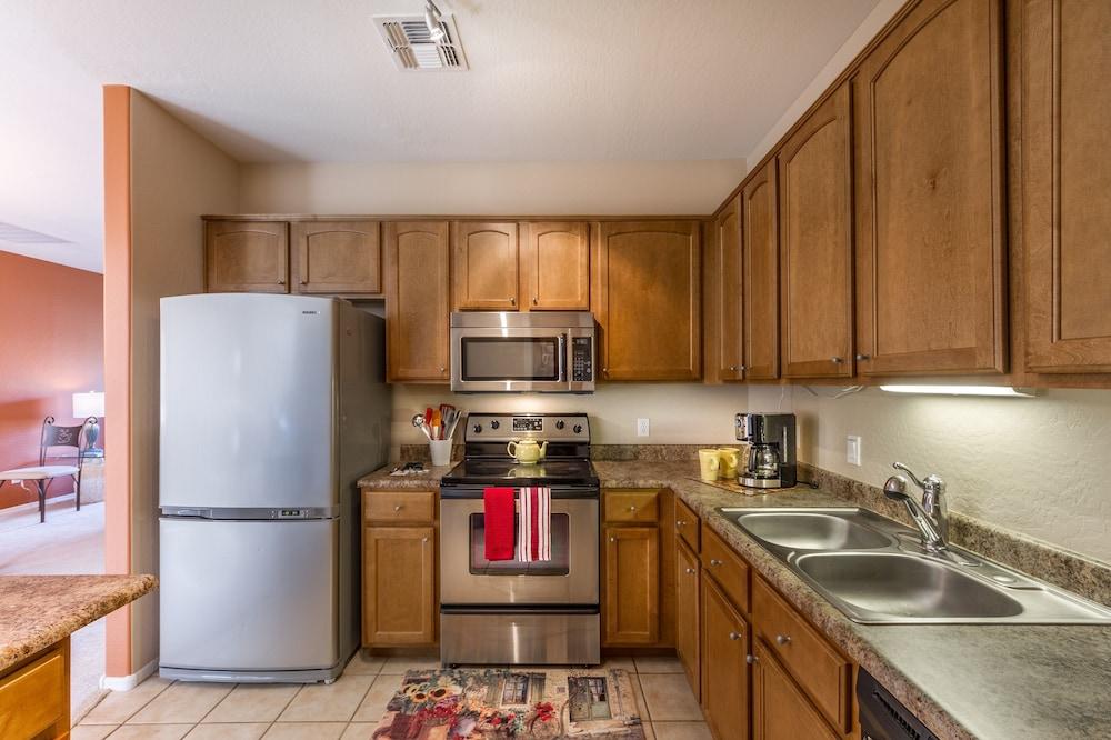 Pool's Open! Gorgeous Lake Front Condo Located Inside Toscana Lakeside Community! 2 Bedroom Condo by RedAwning