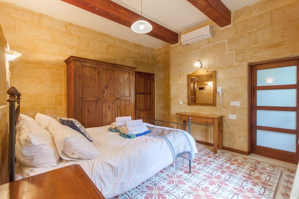 Gozitan Farmhouse with Pool - PP 3
