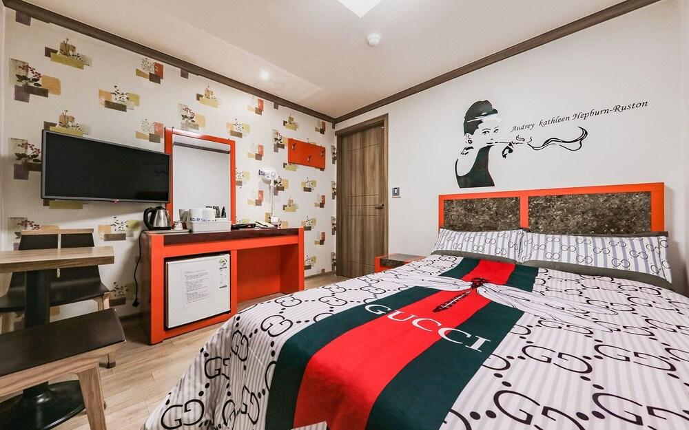 Boryeong Paradise Pension Motel