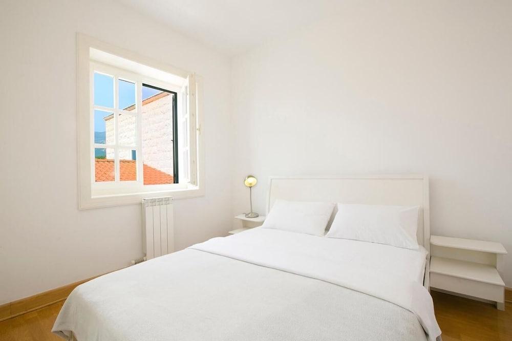 Sveti Stefan Beach Apartment