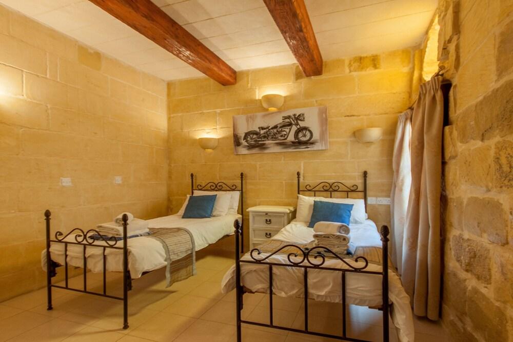 Gozitan Farmhouse With Pool - PP 4