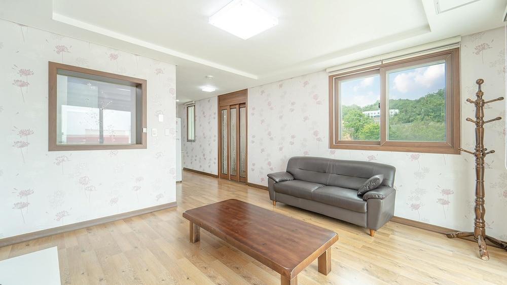 Samcheok Santorini Pension