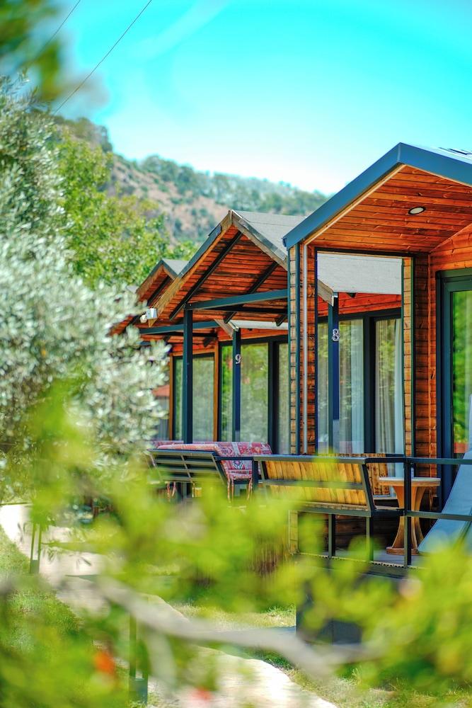 Marimare Beach & Bungalow Hotel