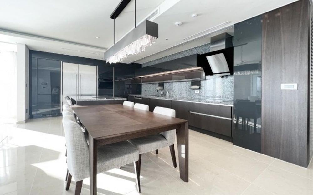 LCT Residence Y Collection