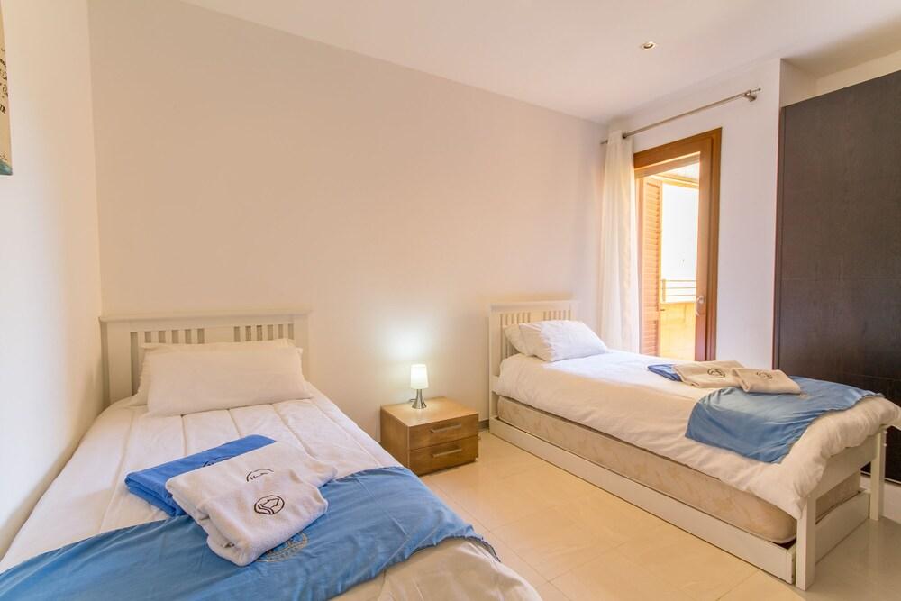 Gee9teen Villa in Gozo, Pool & Whirlpool