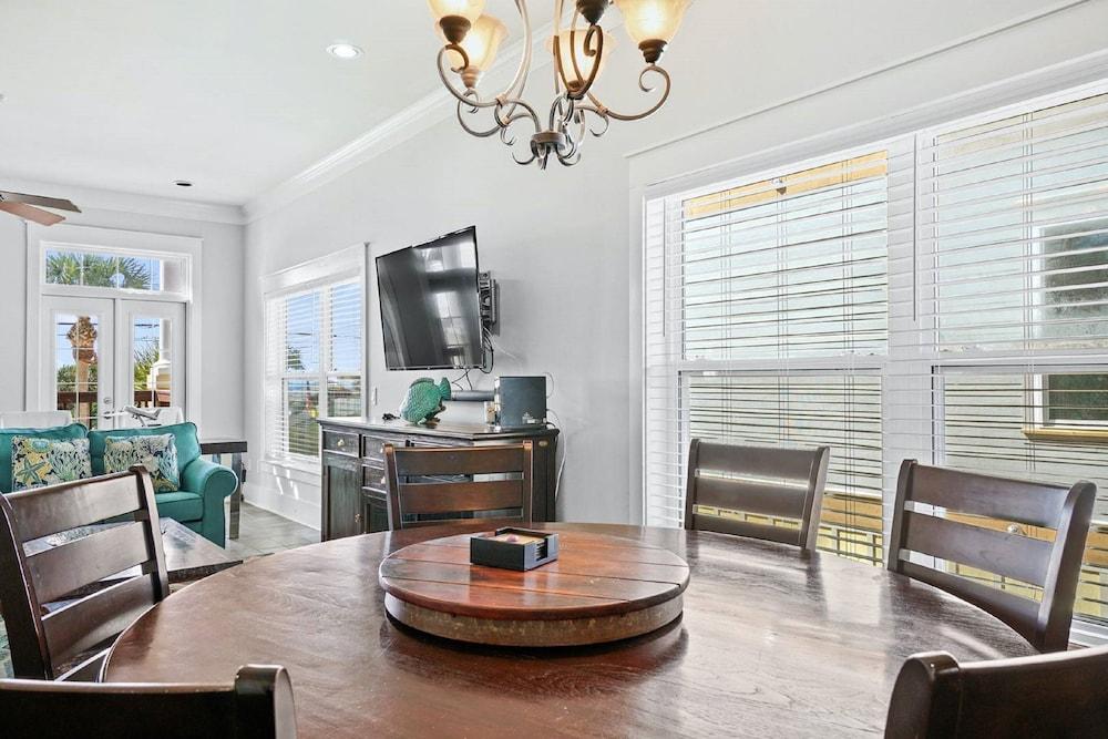 Beach House - Sunny Daze By Panhandle Getaways