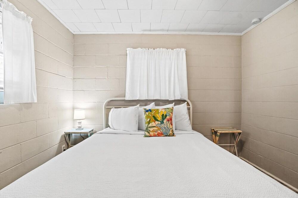 Beach House - The Dancing Dolphin By Panhandle Getaways