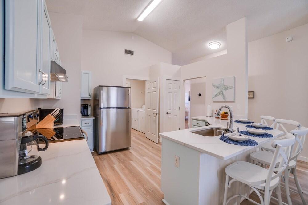 Destin Beach House - Just A Splash By Panhandle Getaways