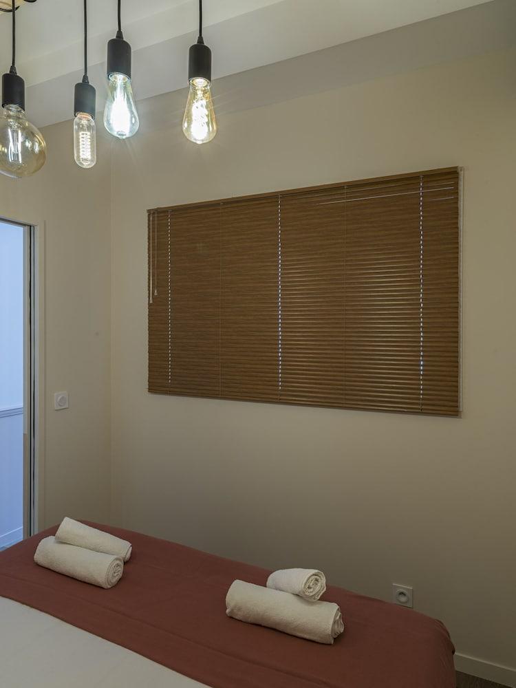 Rose & Garden - Eiffel Tower