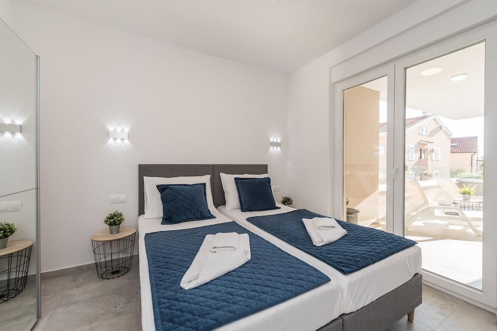 Pool apartments Villa Meteorite