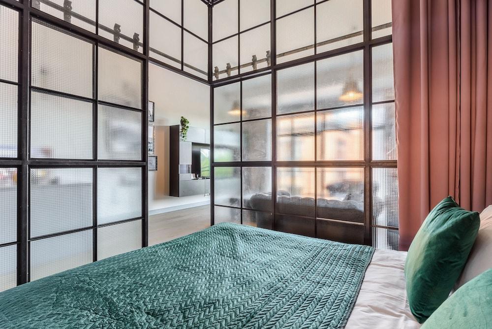 Lumina stylish and spacious studio