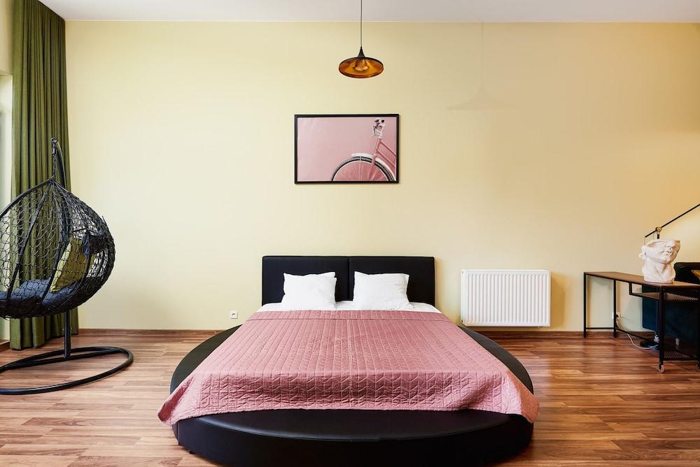 Lumina stylish and spacious studio