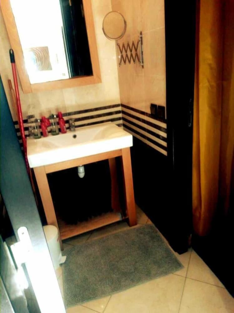 Spacious Downtown Flat