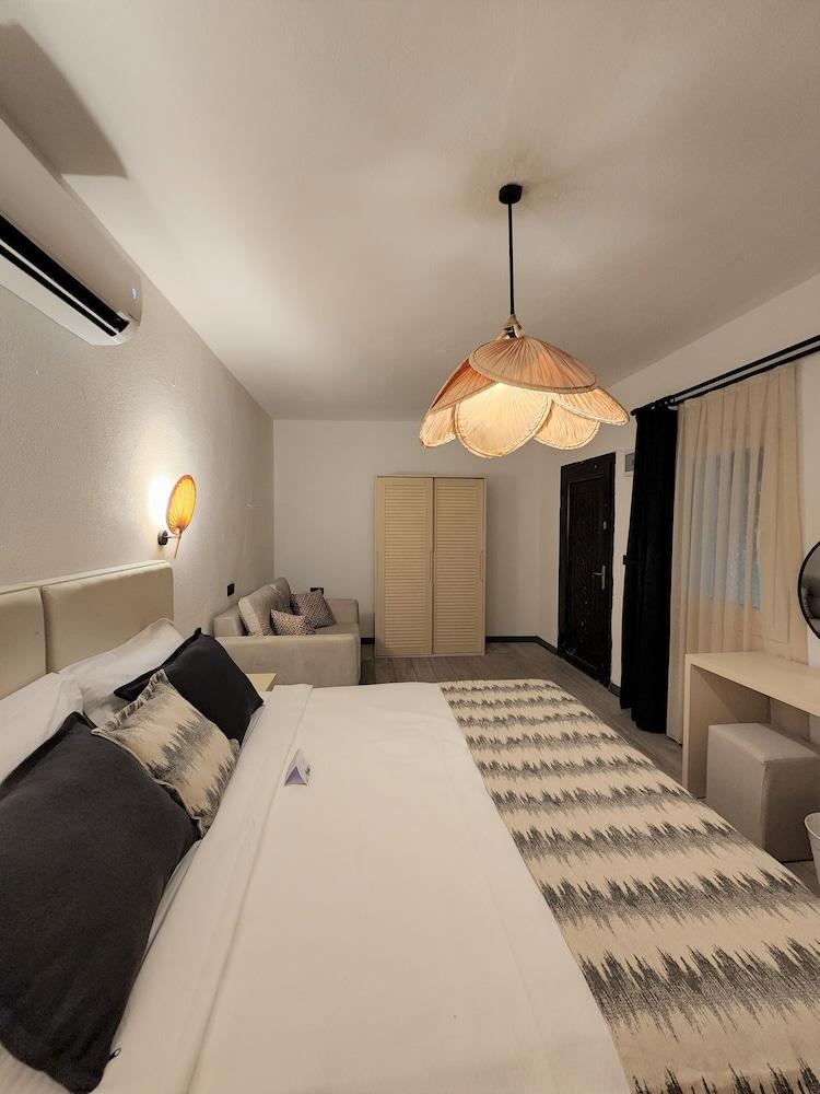 Dolce Vita Luxury Bungalows