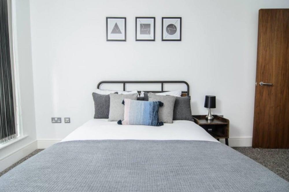 Old School - By Resify