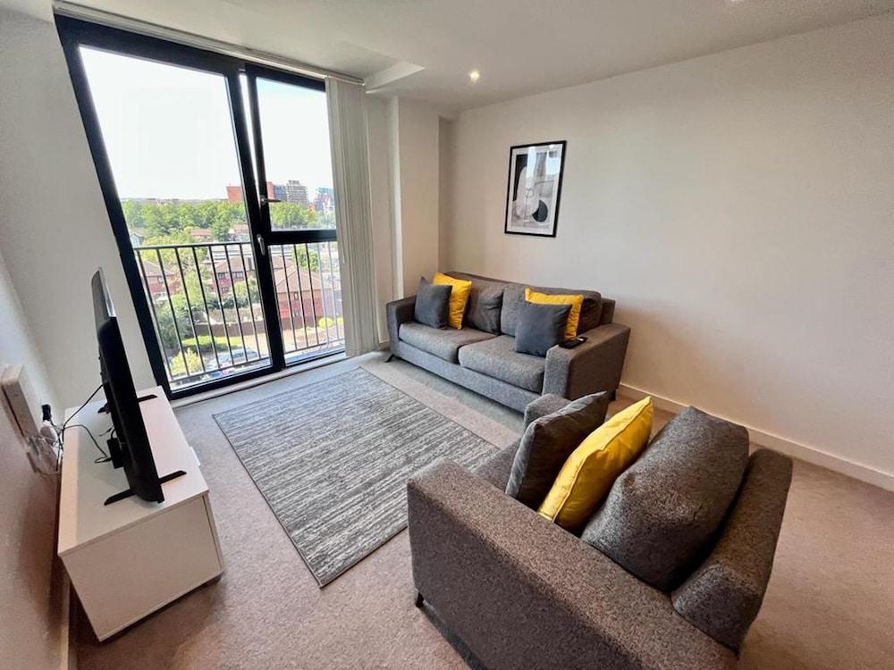 Impressive 1 Bed Apartment - Chavasse Apartments