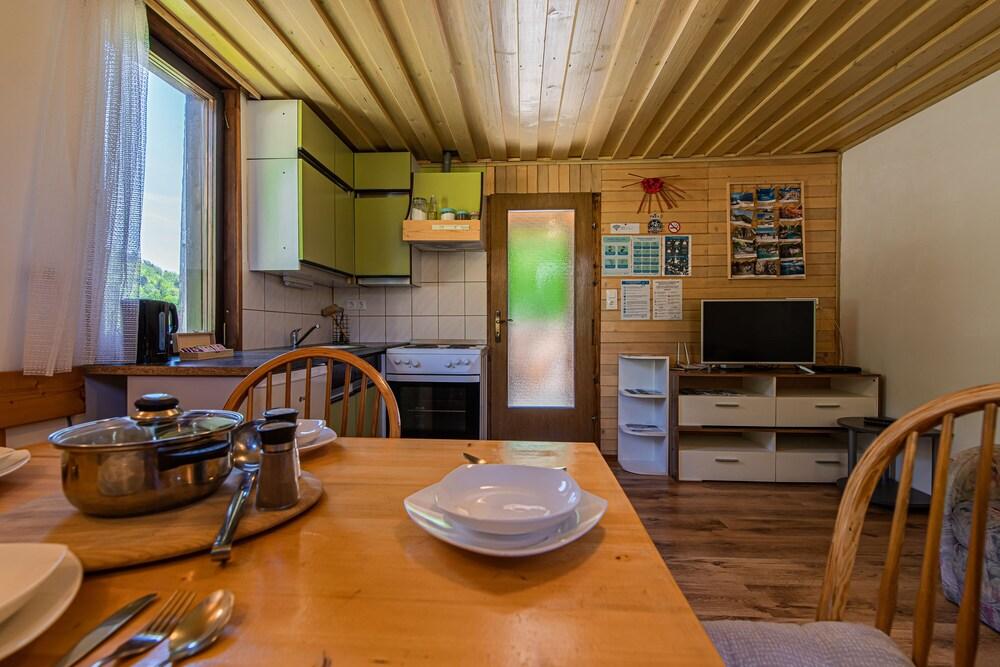 The Blueberry Lodge With Whirlpool