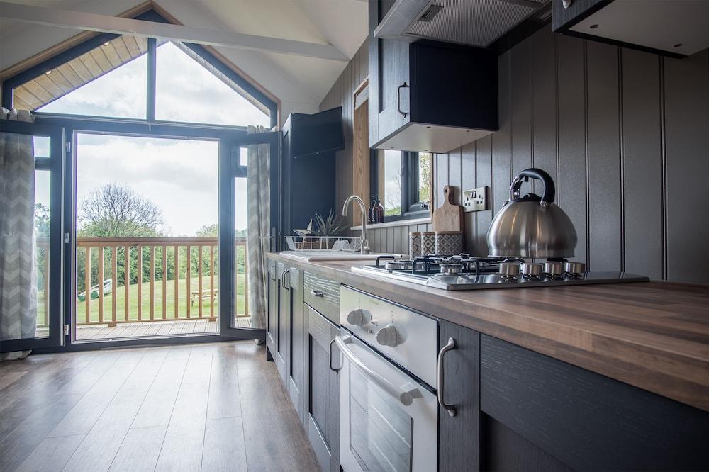 Cabin In The Woods - 1 Bed - Kilgetty