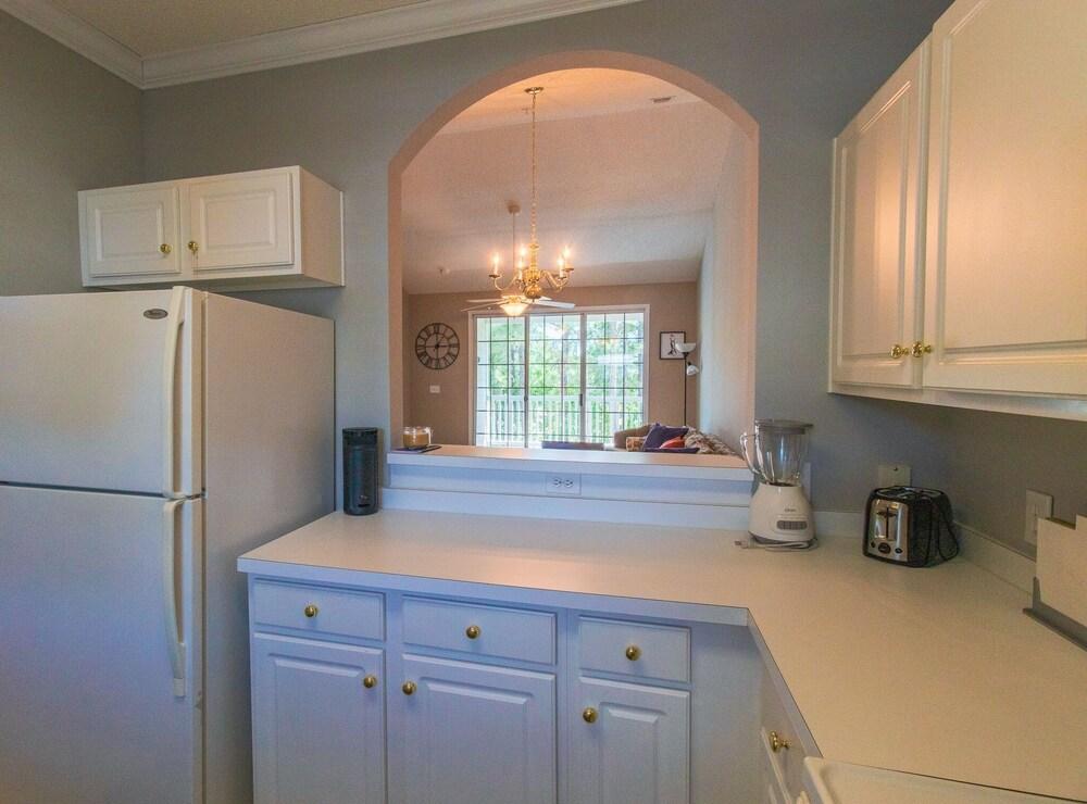 Arbor Trace #633 2 Bedroom Condo by Redawning