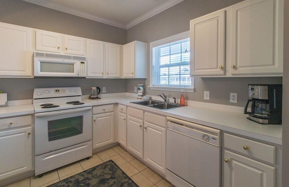 Arbor Trace #633 2 Bedroom Condo by Redawning