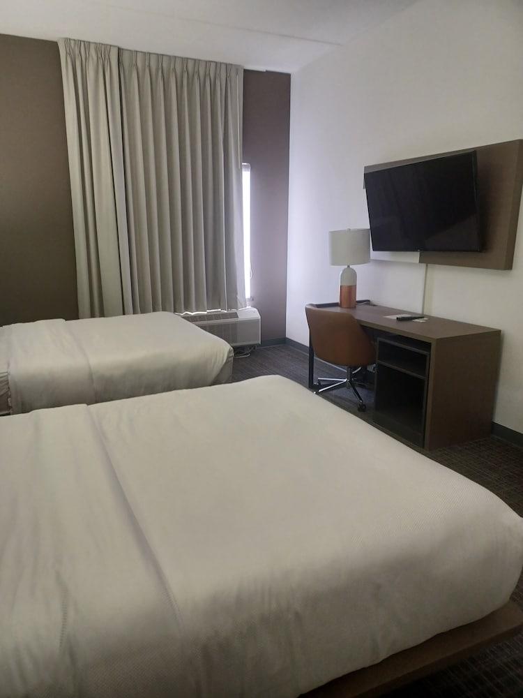 Comfort Inn & Suites Madison East Interstate I-90