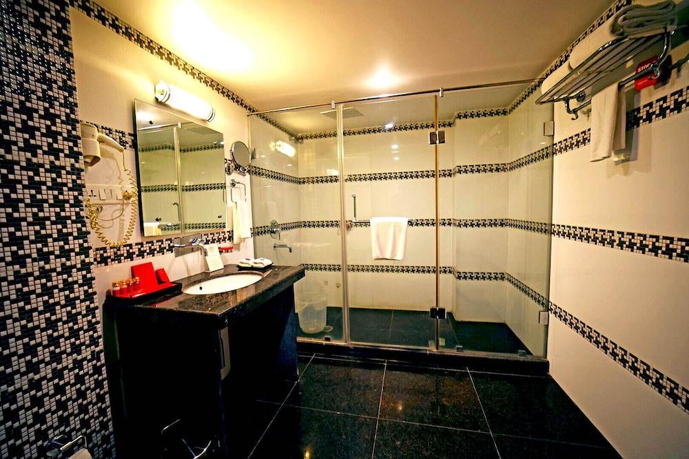 The Red Velvet Hotel Samarpan