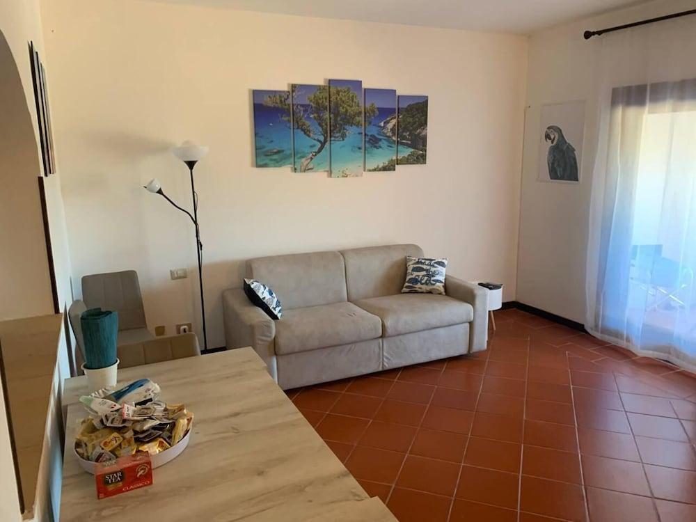 1 Bed House Sleeps 2 - Pets, Garden, Parking, Wifi