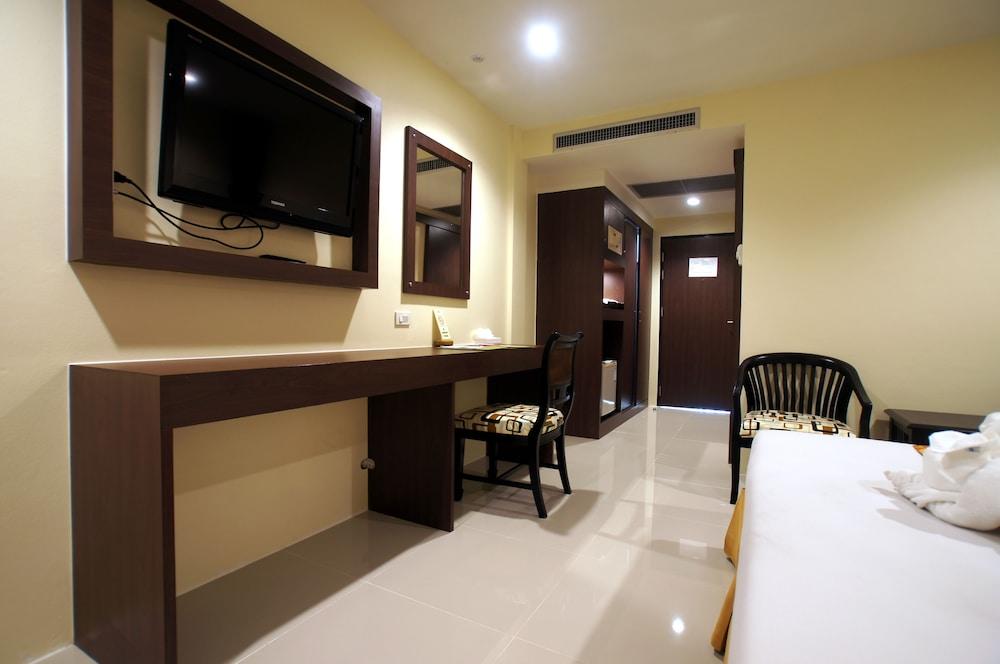 Sunset Khaolak Resort