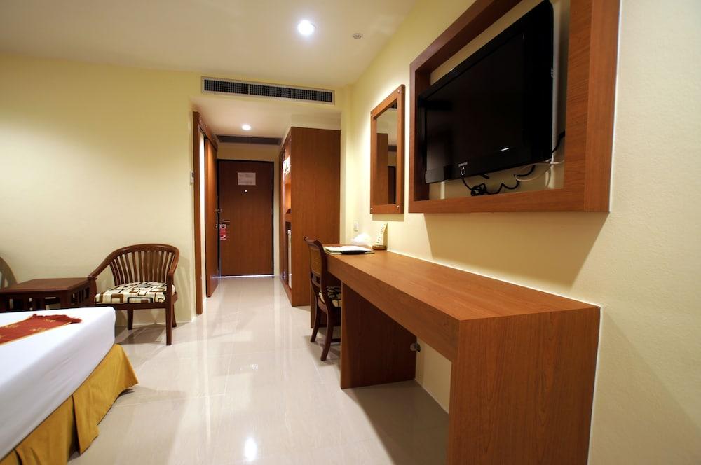 Sunset Khaolak Resort