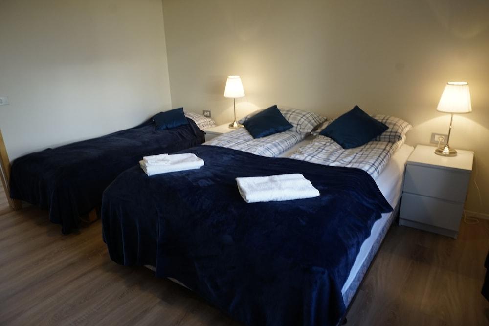 Hlíðarból Apartments