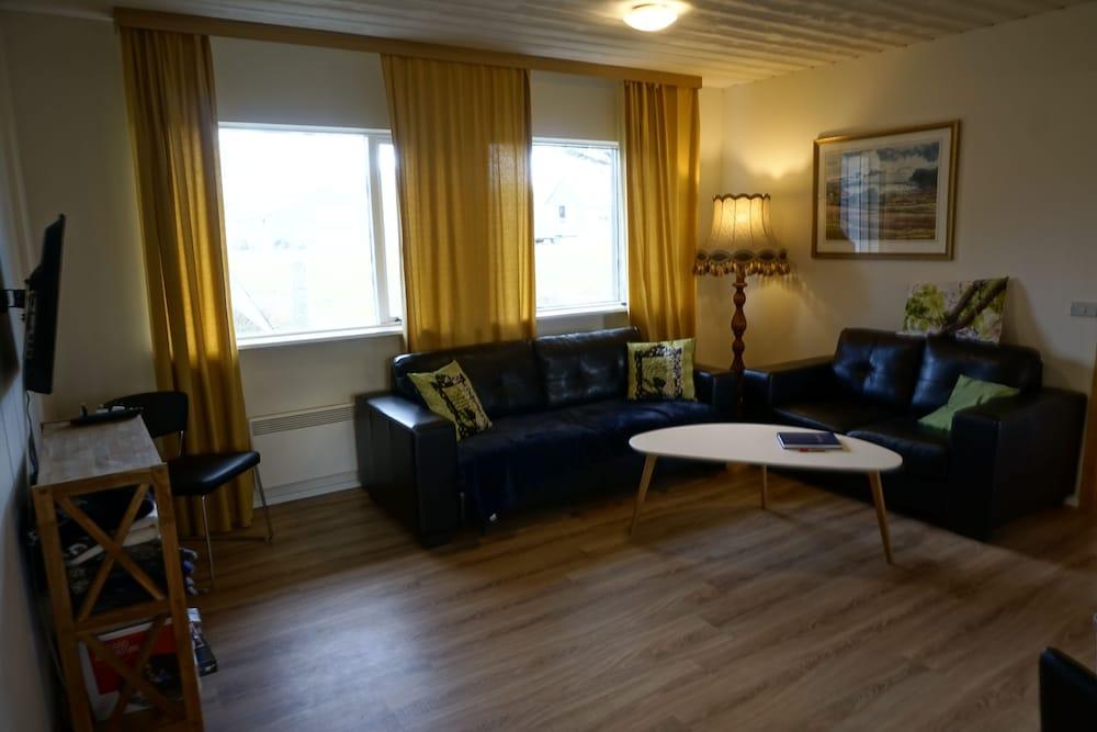 Hlíðarból Apartments