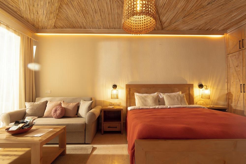 Izz Getaway – Adults Only