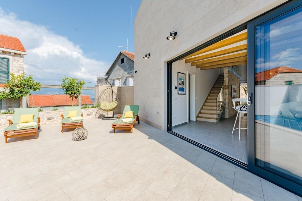 Villa Stone Pearl - Two Bedroom Holiday House With Pool ID Direct Booker 7955