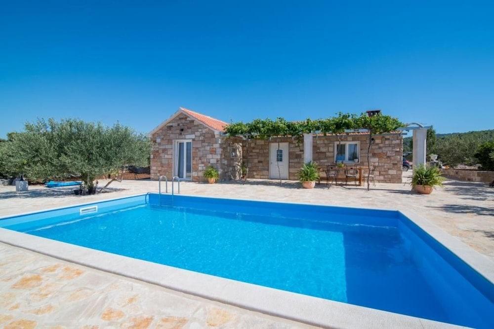 Holiday Home My Summer House - Two-bedroom Holiday Home With Private Pool and Terrace - ST ID Direct Booker 3385